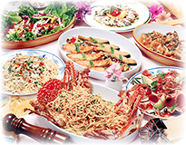 冠婚葬祭の料理の一例です。和食・洋食・中華・イタリアンなど様々なパーティー料理が並んでいます